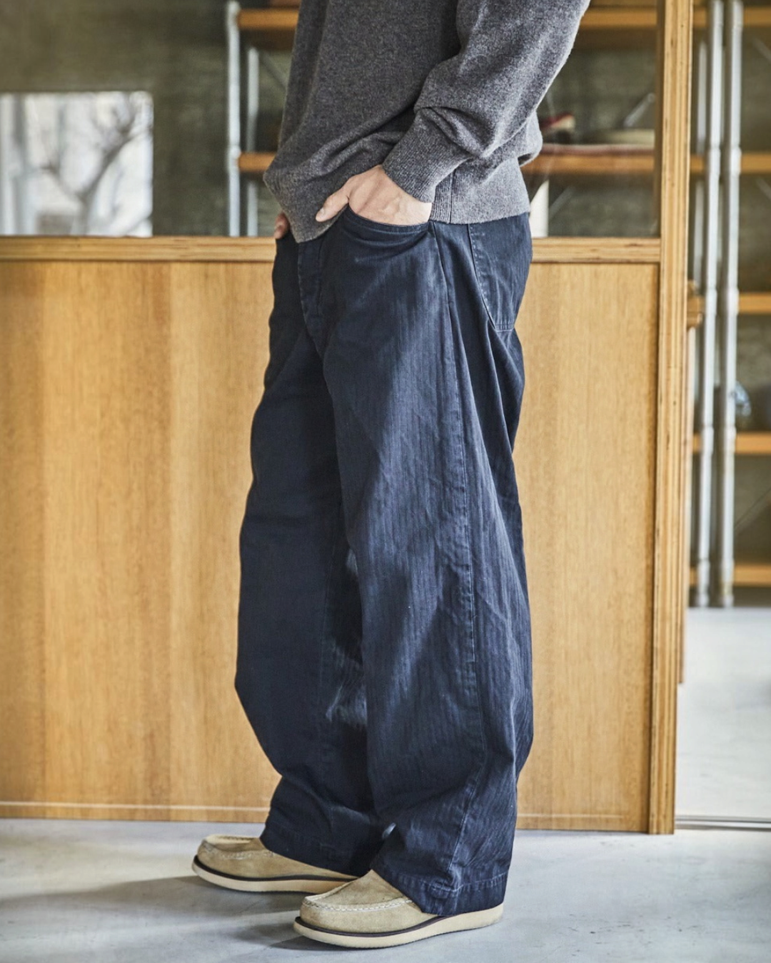 Pantalon Merci Paris OrSlow noir à coupe large en toile de coton chevron, style workwear vintage avec poches plaquées
