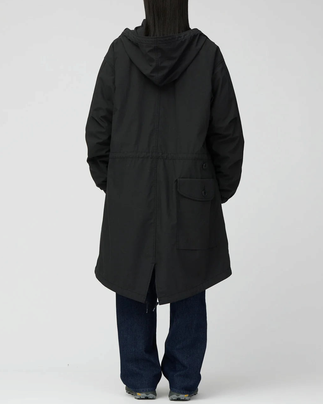 Vue arrière de la parka hybride Takibi Merci Paris par Snow Peak, manteau noir ajustable avec capuche et grande poche