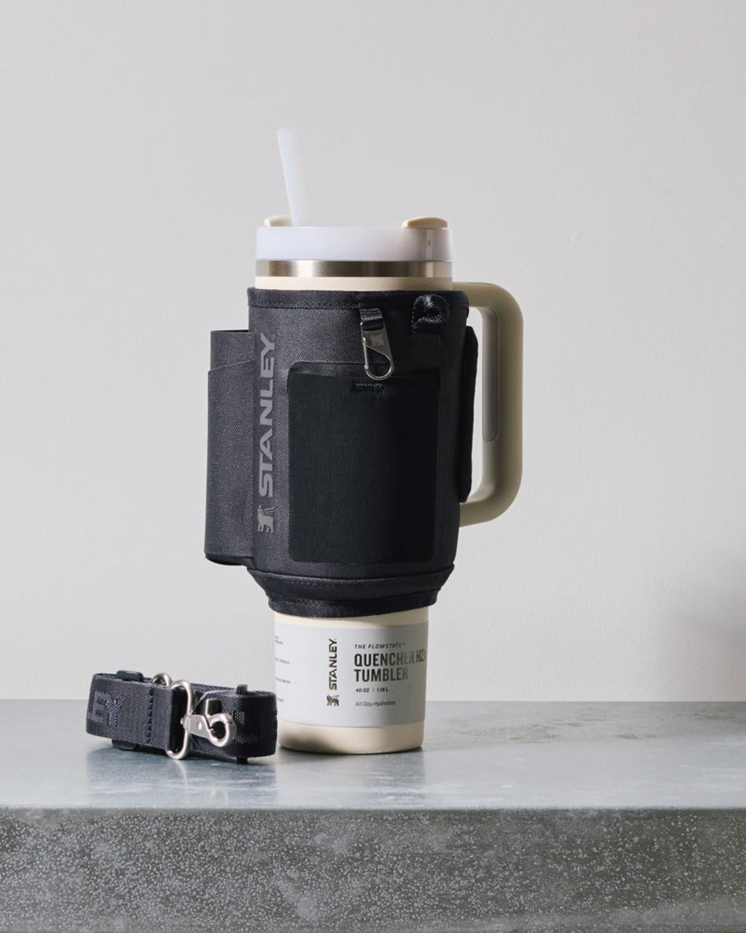 Stanley - Quencher Carry all insulated bottle holder - Black