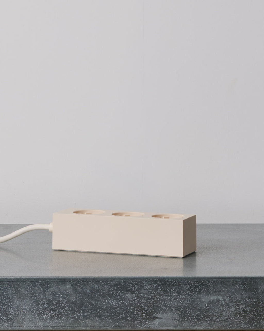 Pedestal - 2M power strip - Pearl