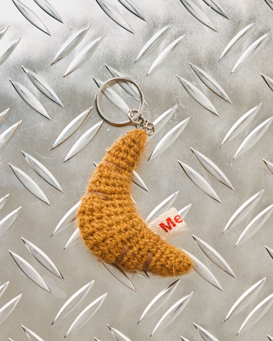 Merci - knitted key ring - Croissant
