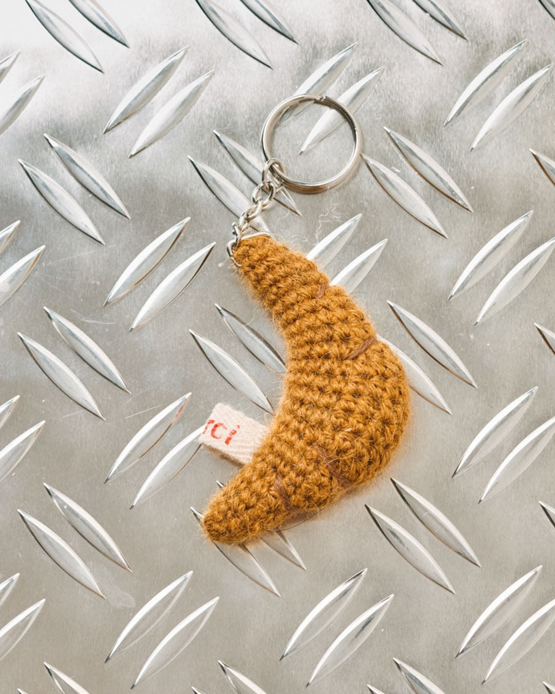 Merci - knitted key ring - Croissant