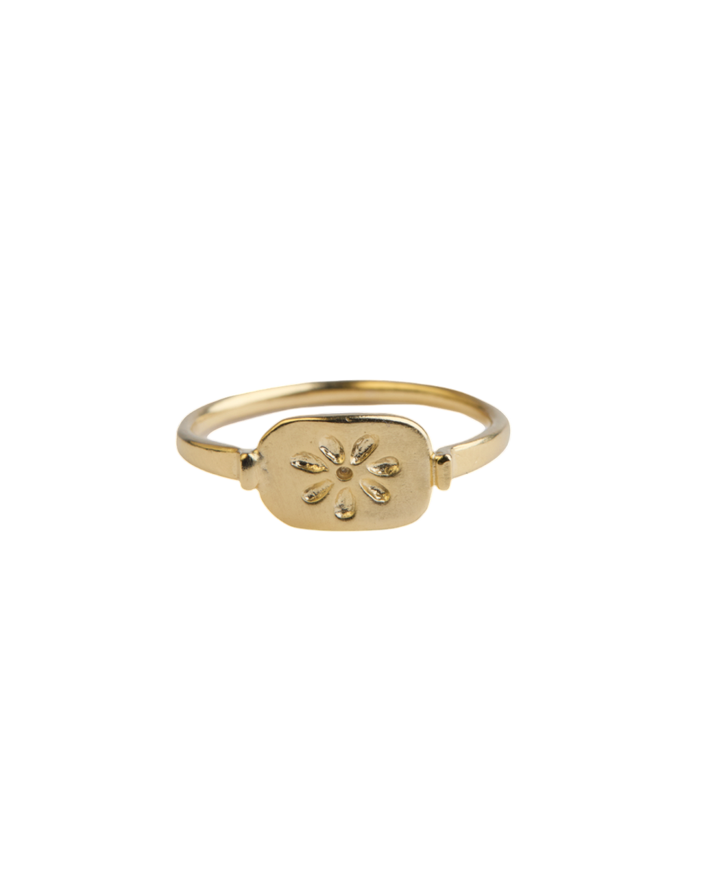 Bague Emma Merci Paris en laiton plaqué or jaune 16 carats avec un motif floral gravé sur le plateau rectangulaire
