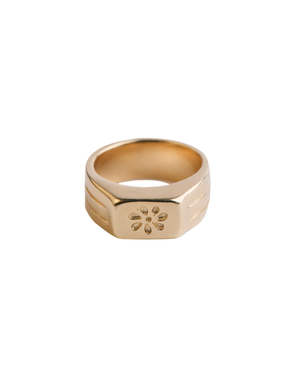 Chevalière Emma Merci Paris en laiton plaqué or jaune 16 carats avec un motif de fleur gravé sur le dessus.