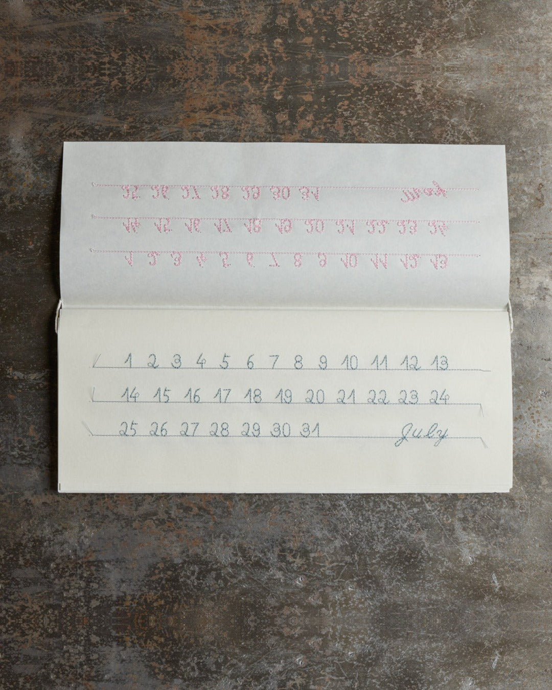 Kkuyo - Wire Wall Calendar