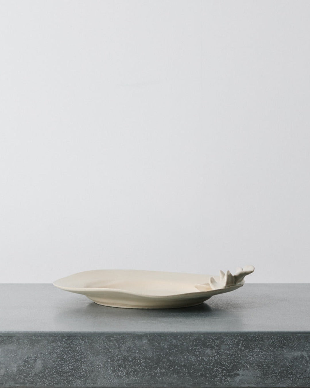 Anne Sophie Matrella - Assiette Grande Fleur - Blanc Satin