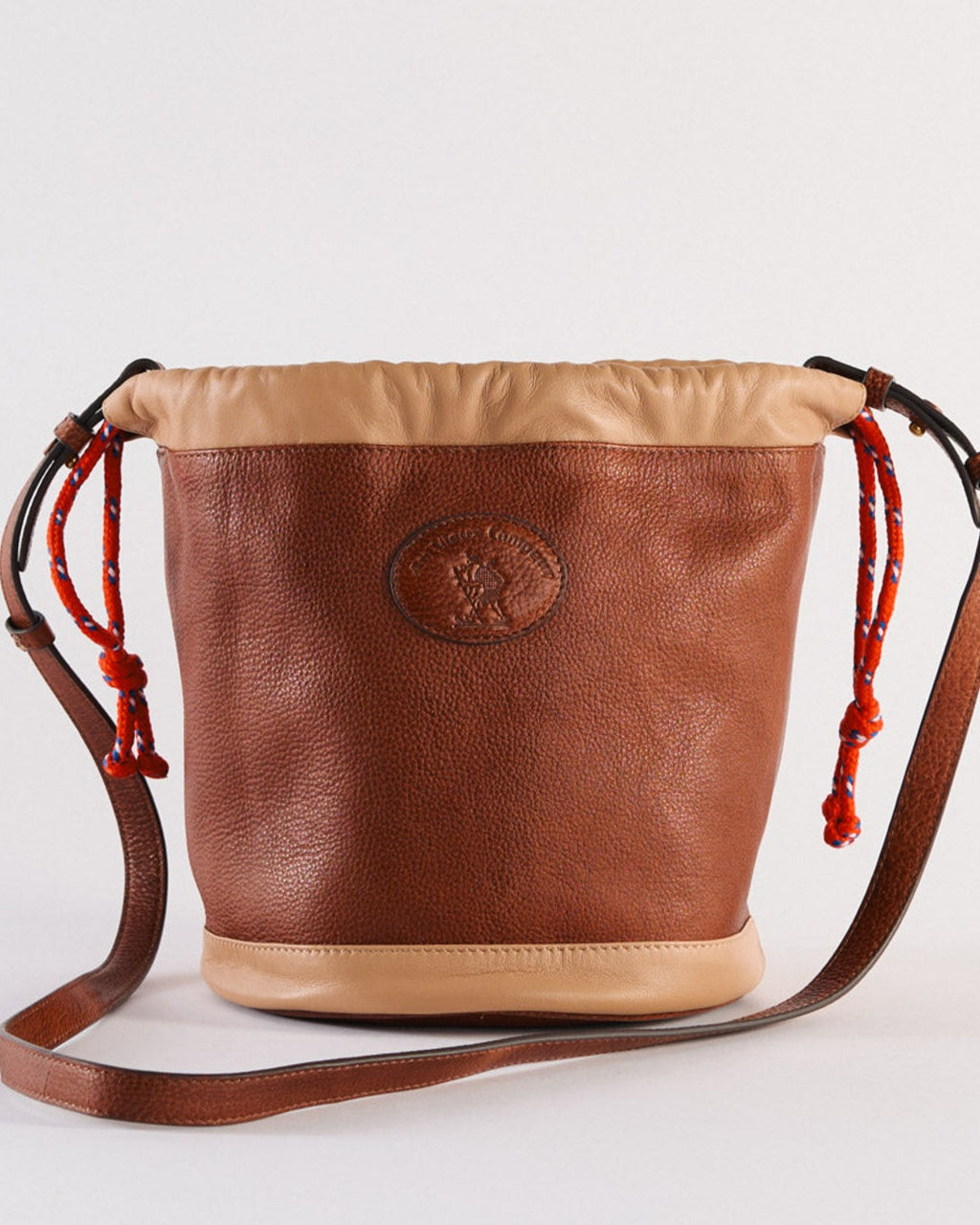 Au Vieux Campeur - Congés Payés - Climber leather Bag - Camel & Beige