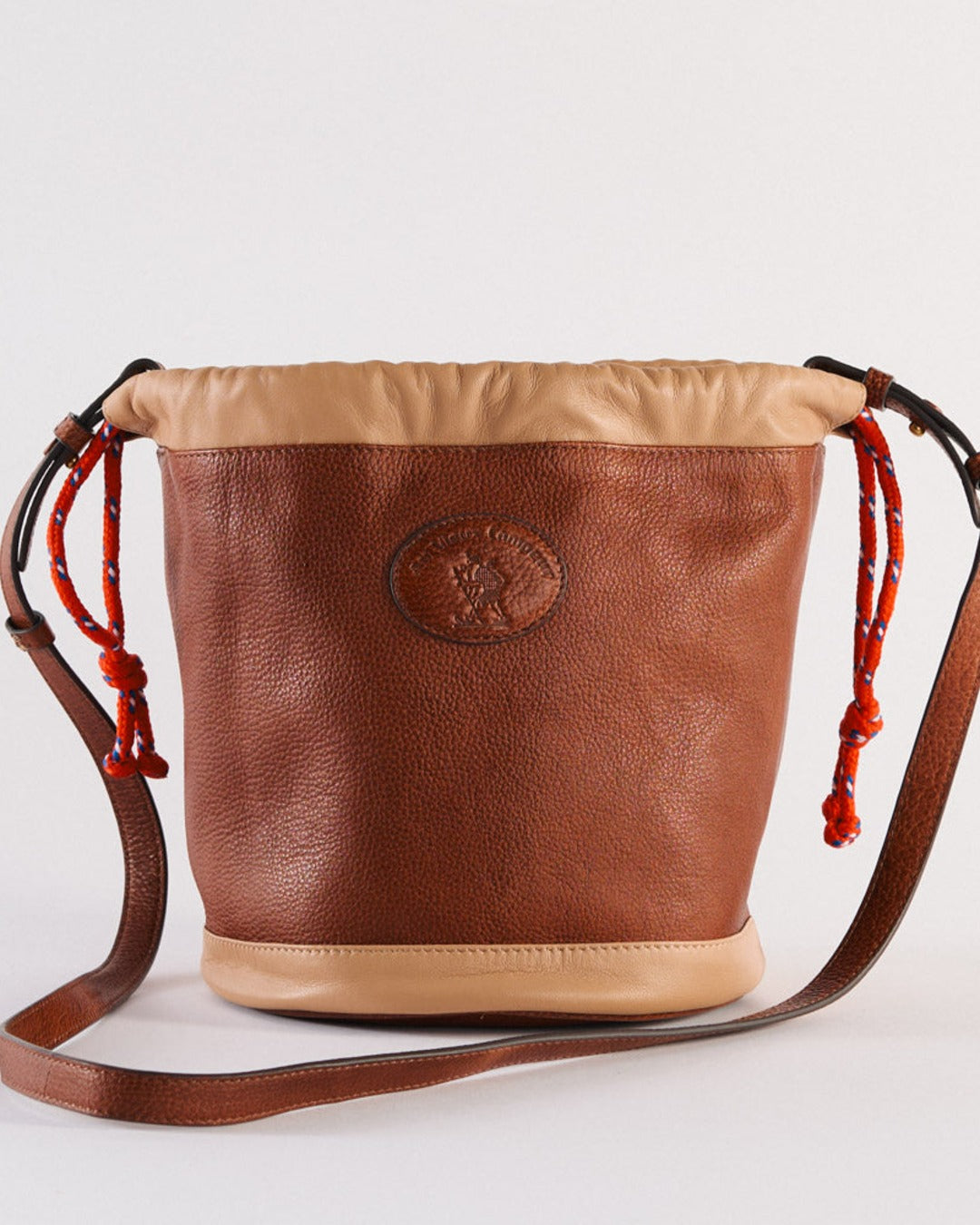 Au Vieux Campeur - Congés Payés - Climber leather Bag - Camel & Beige