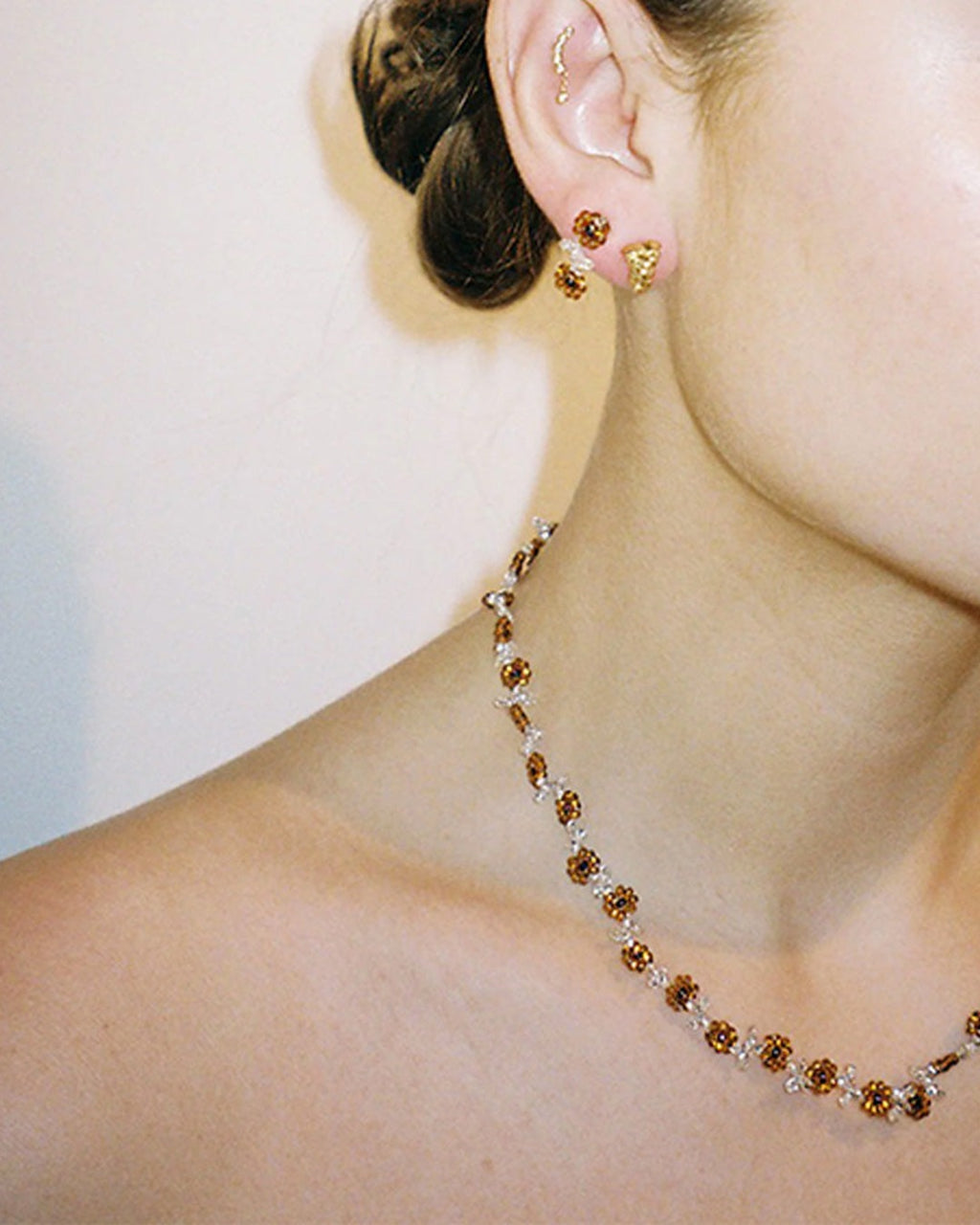 Pura Utz - Flower Ear Stick Earrings - Brown