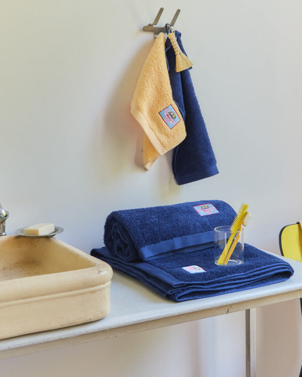 Merci - Serviette De Bain En Éponge - Bleu Nuit
