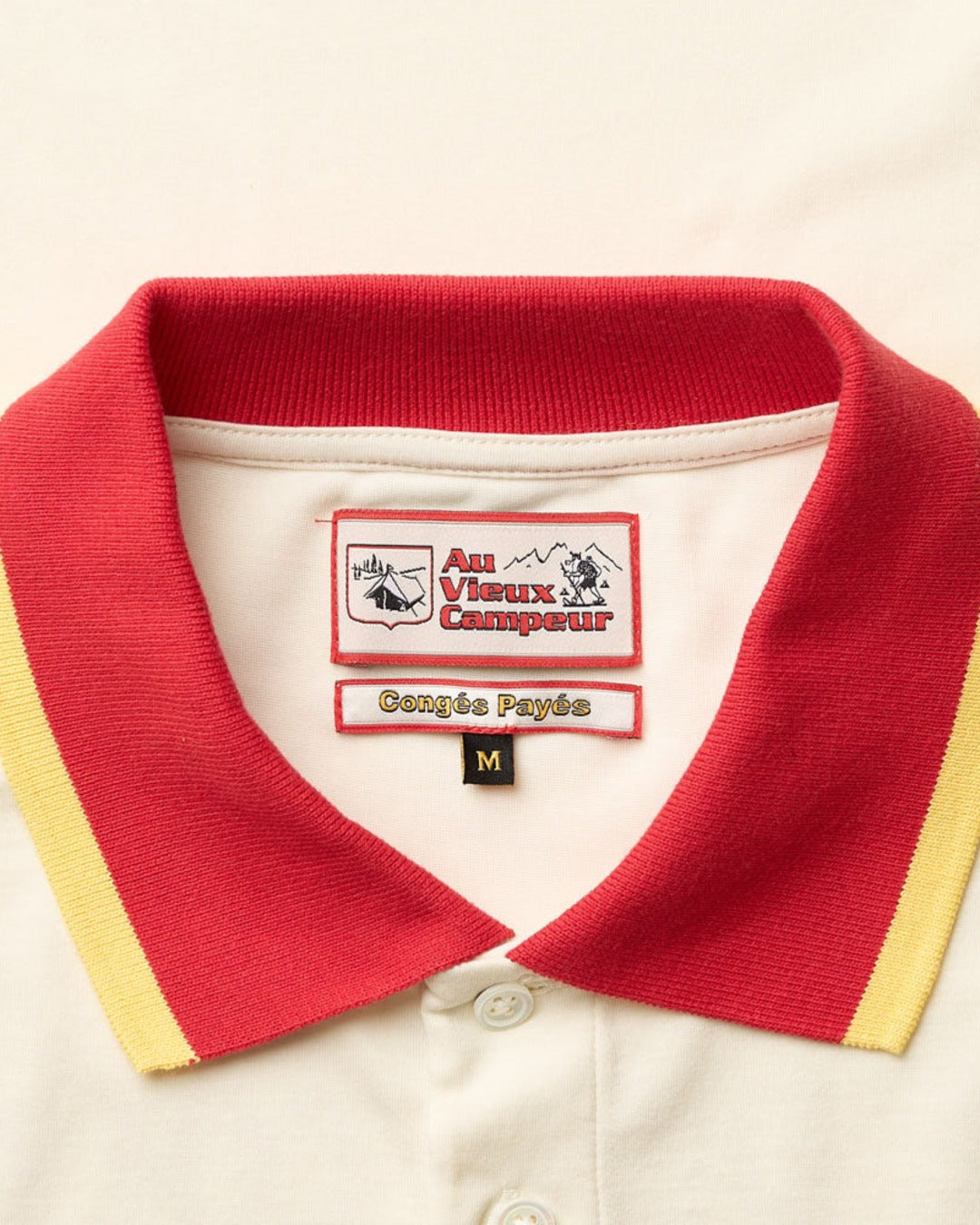 Au Vieux Campeur - Congés Payés - Polo Camping - Blanc & Rouge