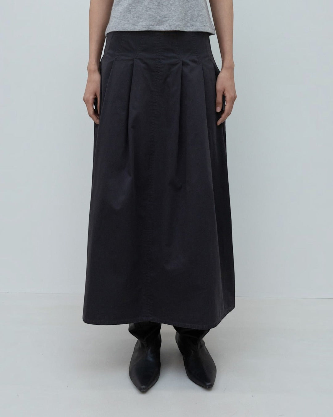 Low Classic - Long Tucked Skirt - Charcoal