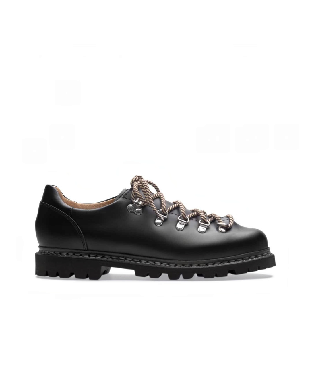 Derbies Paraboot Clusaz noires en cuir lisse avec lacets de randonnée et semelle crantée chez Merci Paris
