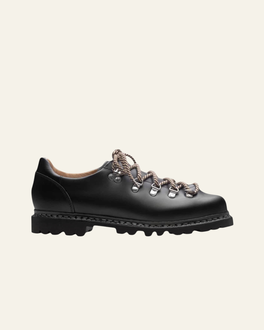 Derbies Paraboot Clusaz noires en cuir lisse avec lacets de randonnée et semelle crantée chez Merci Paris