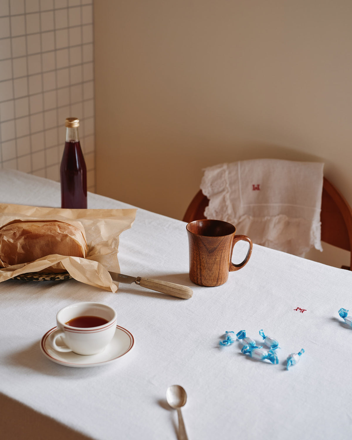 Merci - Nappe en lin brodé - 02 Œillet