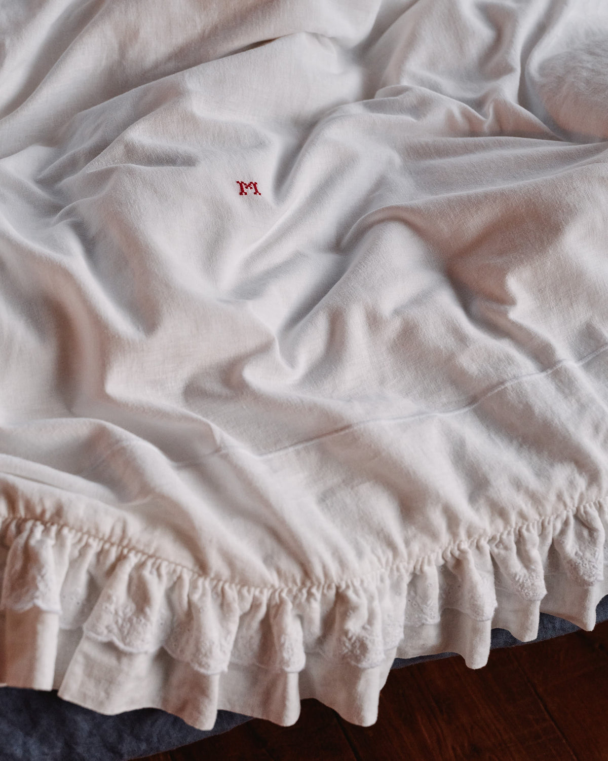 Merci - Embroidered Linen Bedding Set - 02 Oeillet