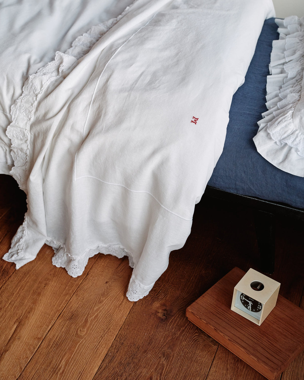 Merci - Embroidered Linen Bedding Set - 03 Ajour