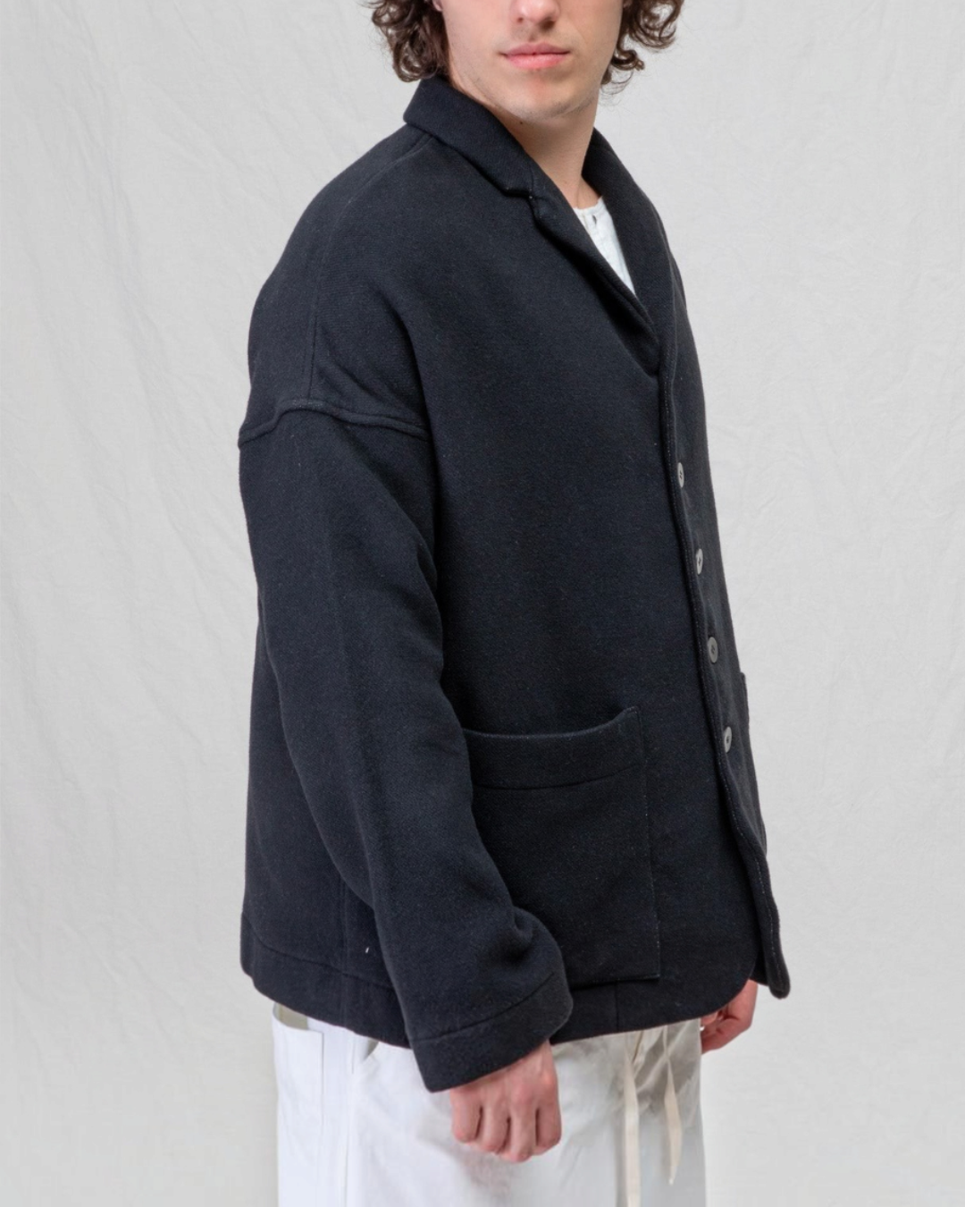 Homme portant un blazer bleu marine Album Di Famiglia en mélange de coton et acrylique avec poches plaquées
