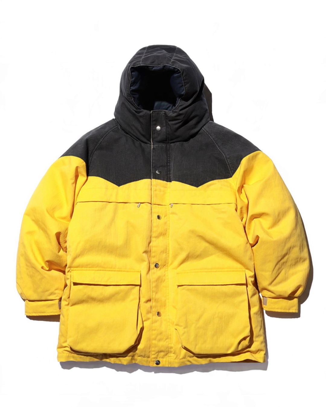 Parka matelassée Merci Paris Beams Plus jaune et noire en toile technique avec capuche et poches à rabat