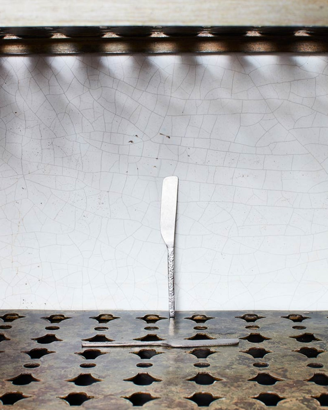 Serax - Couteau En Métal Martelé Stonewash La Nouvelle Table