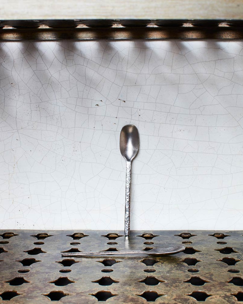 Serax - Hammered metal spoon - Stonewash - La Nouvelle Table