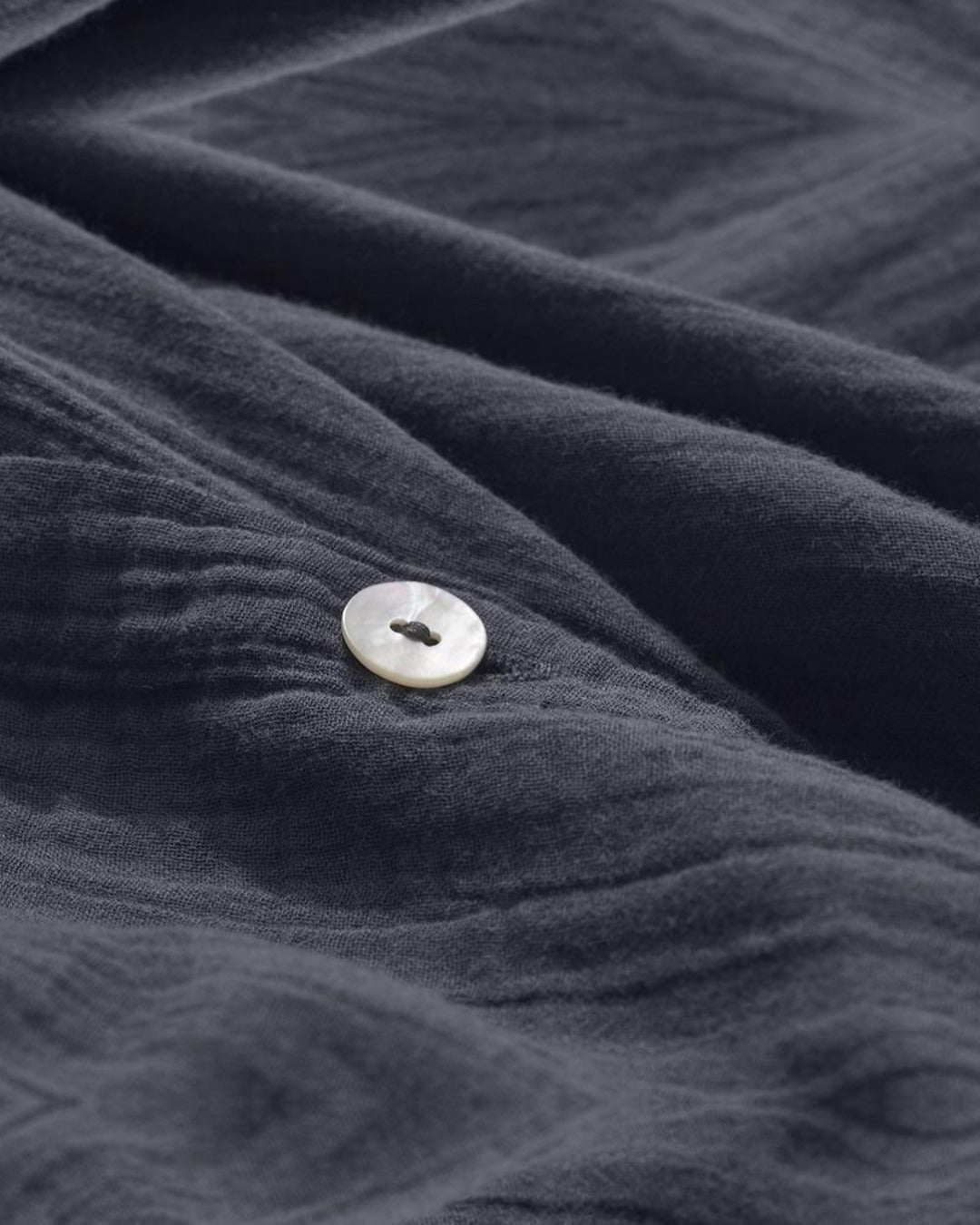 Parure en gaze de coton Gris fusain — détail et mise en scène