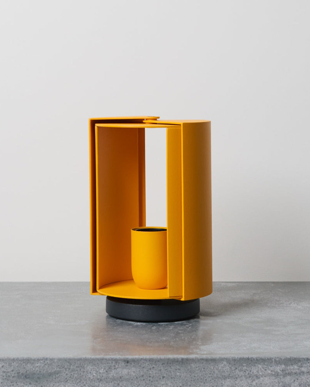 Nemo Lighting - Pivot table lamp - Yellow