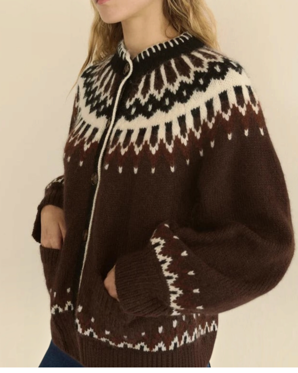 Cardigan Merci Paris Dôen Brown Hue in alpaca knit with Fair Isle jacquard pattern and patch pockets