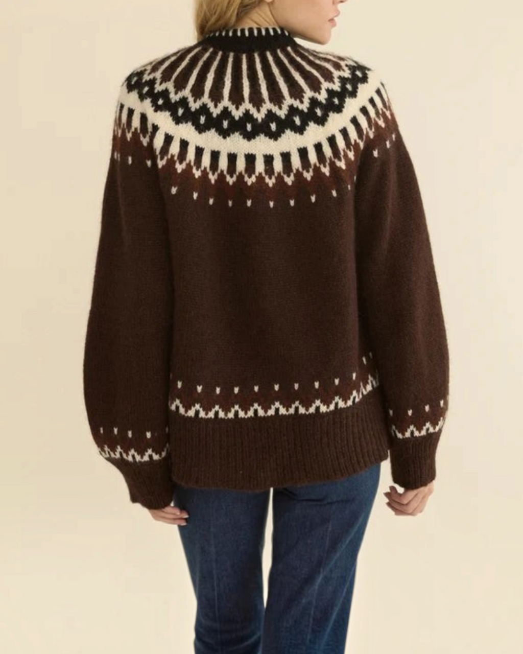 Cardigan Merci Paris Dôen Brown Hue in alpaca knit with Fair Isle jacquard pattern and ribbed collar seen from the back