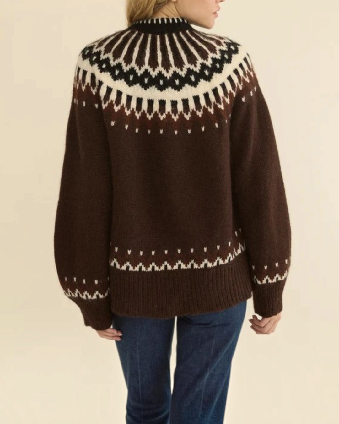 Cardigan Merci Paris Dôen Brown Hue in alpaca knit with Fair Isle jacquard pattern and ribbed collar seen from the back
