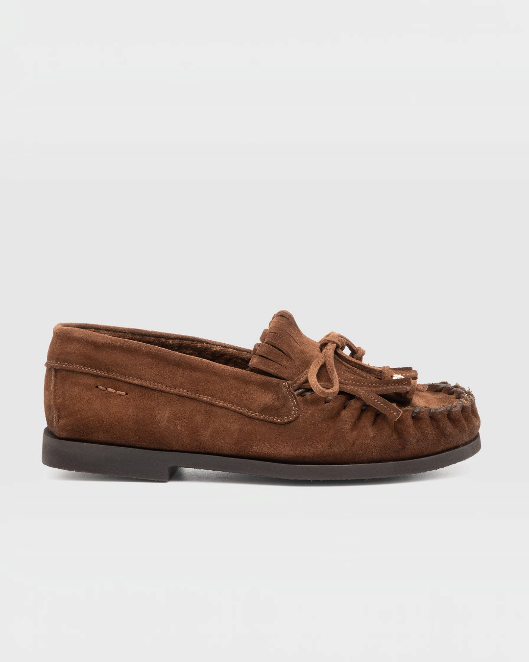 Mocassins Merci Paris Alexander Hotto en daim marron avec franges et lacets, vue latérale