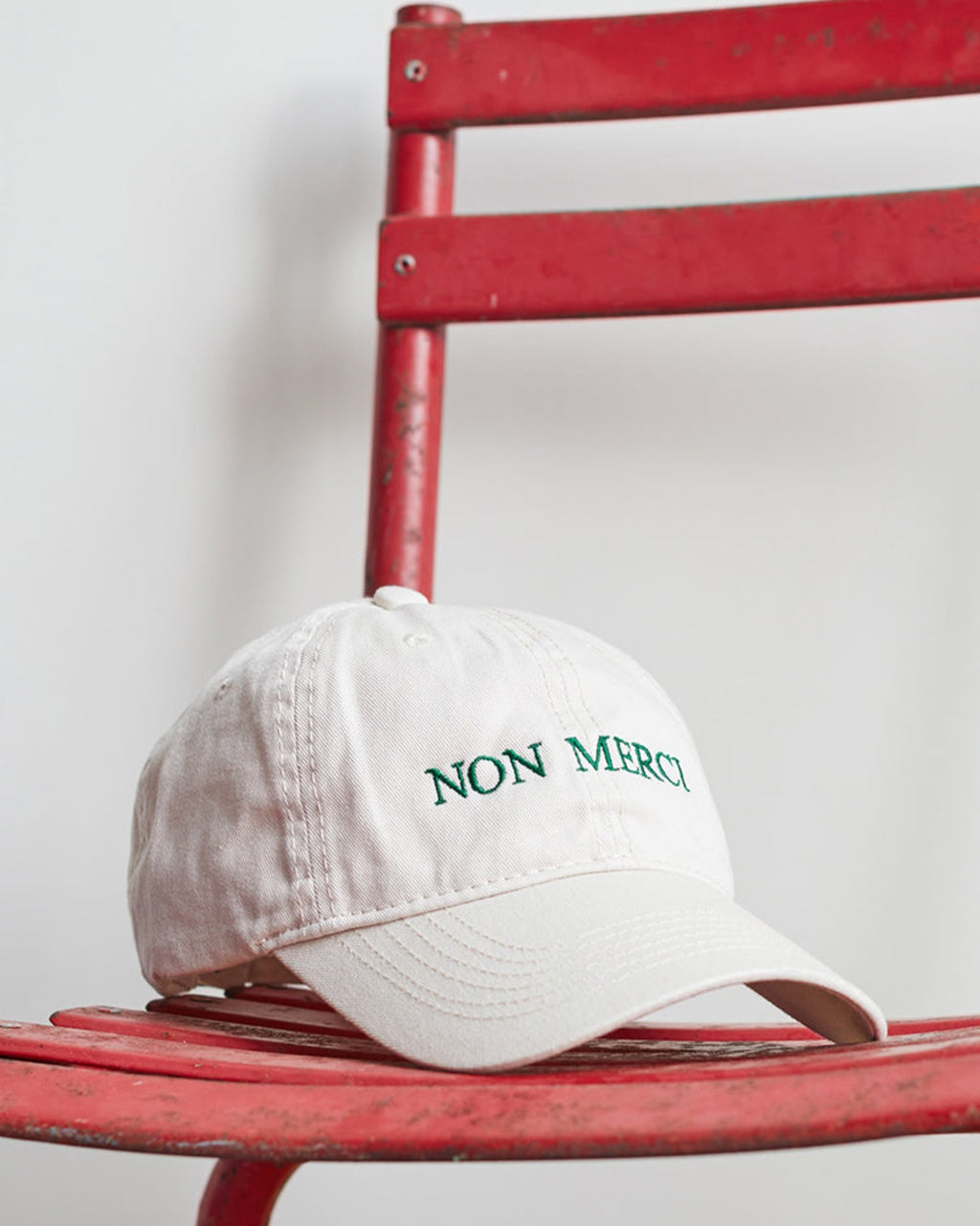 Merci - embroidered cap Non - Ecru
