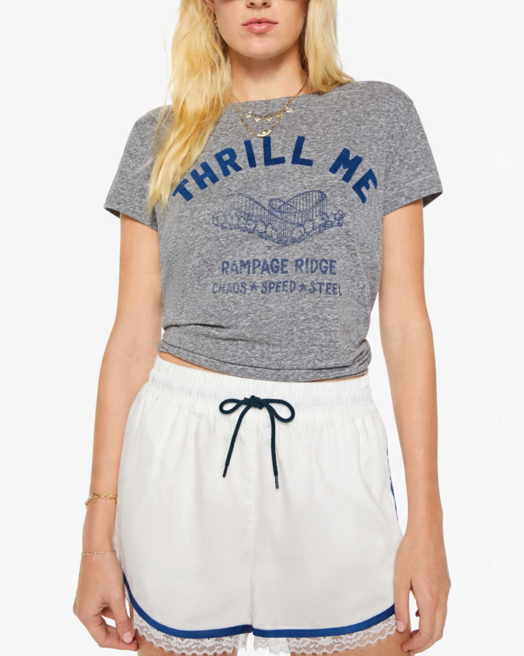 T-shirt gris chiné Merci Paris Mother avec inscription Thrill Me et motif de montagnes russes sur une femme