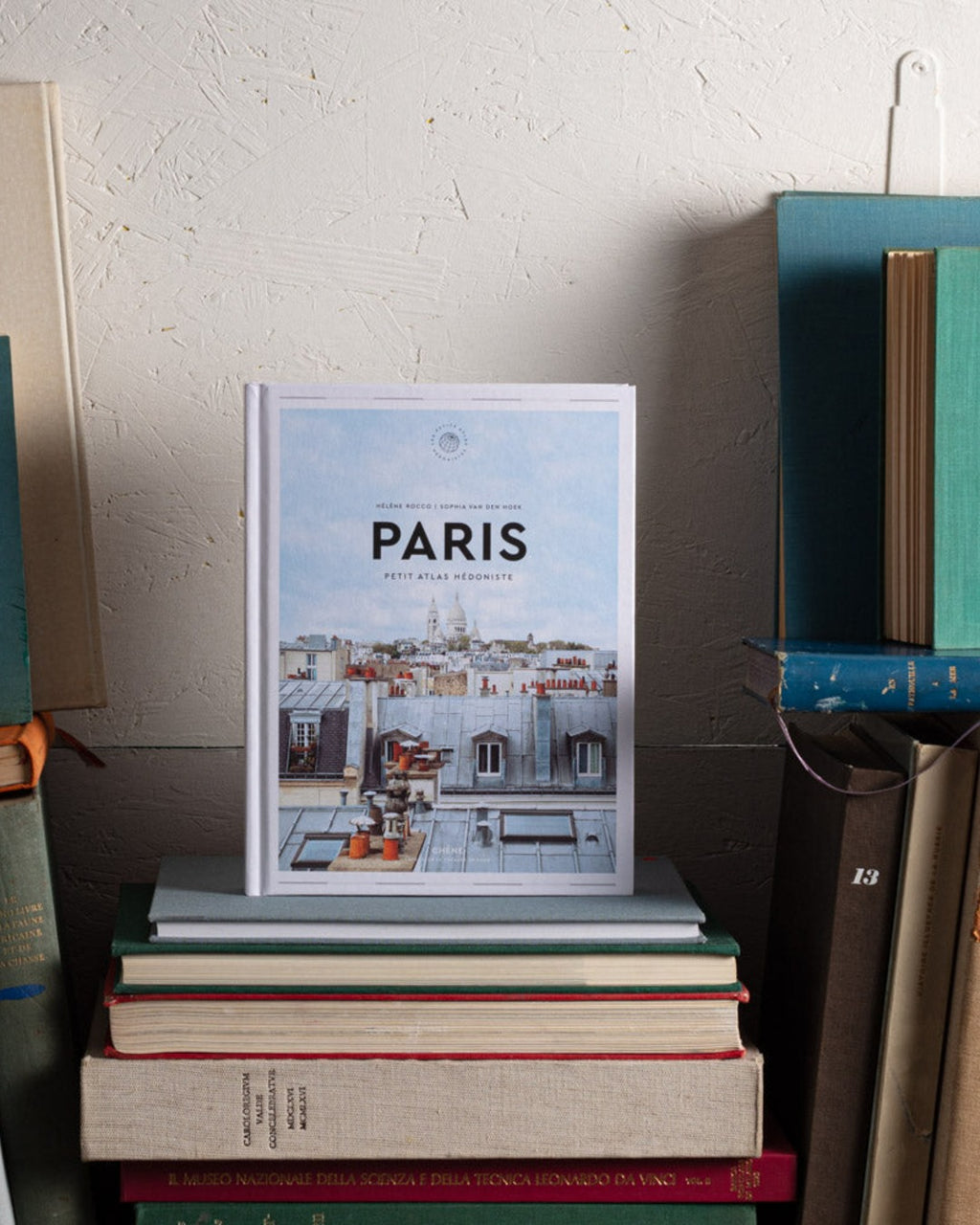 Hachette Editions - Book - Paris: Petit Atlas Hedoniste