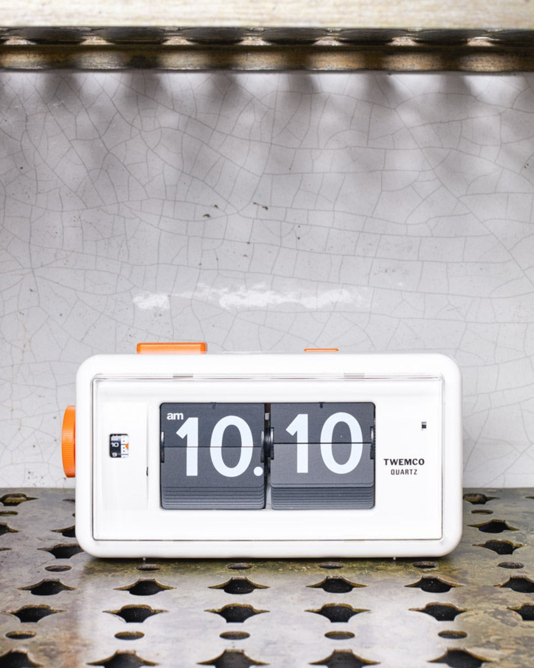 Twemco - Horloge Al 30 - Blanc & Orange