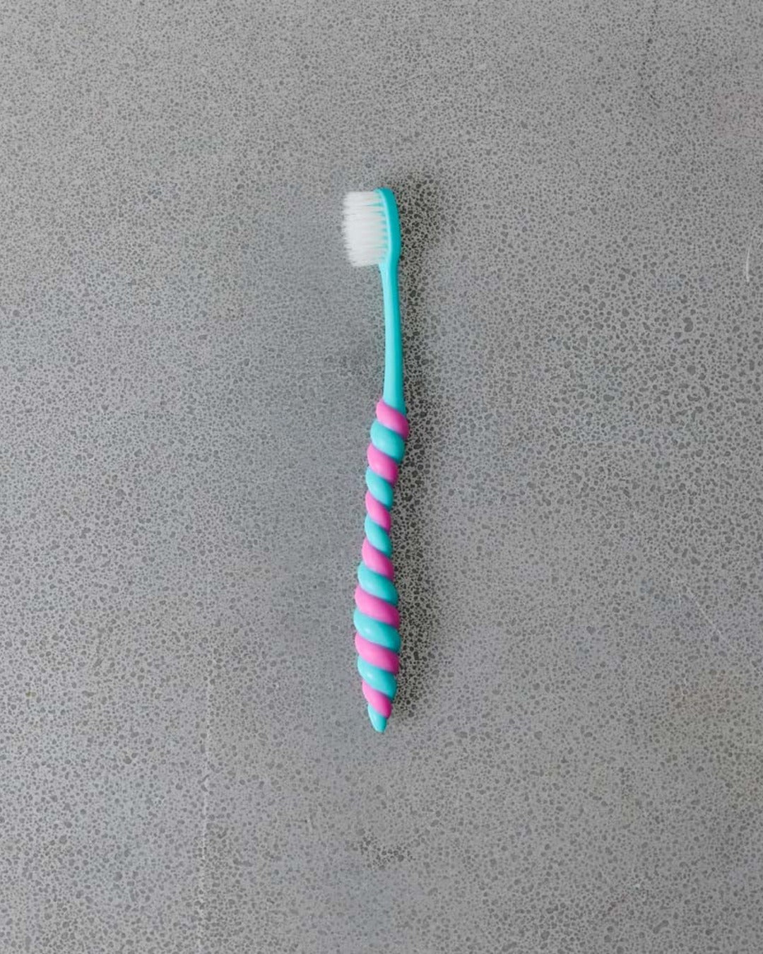 Twizzley - Toothbrush - Cyan & Magenta