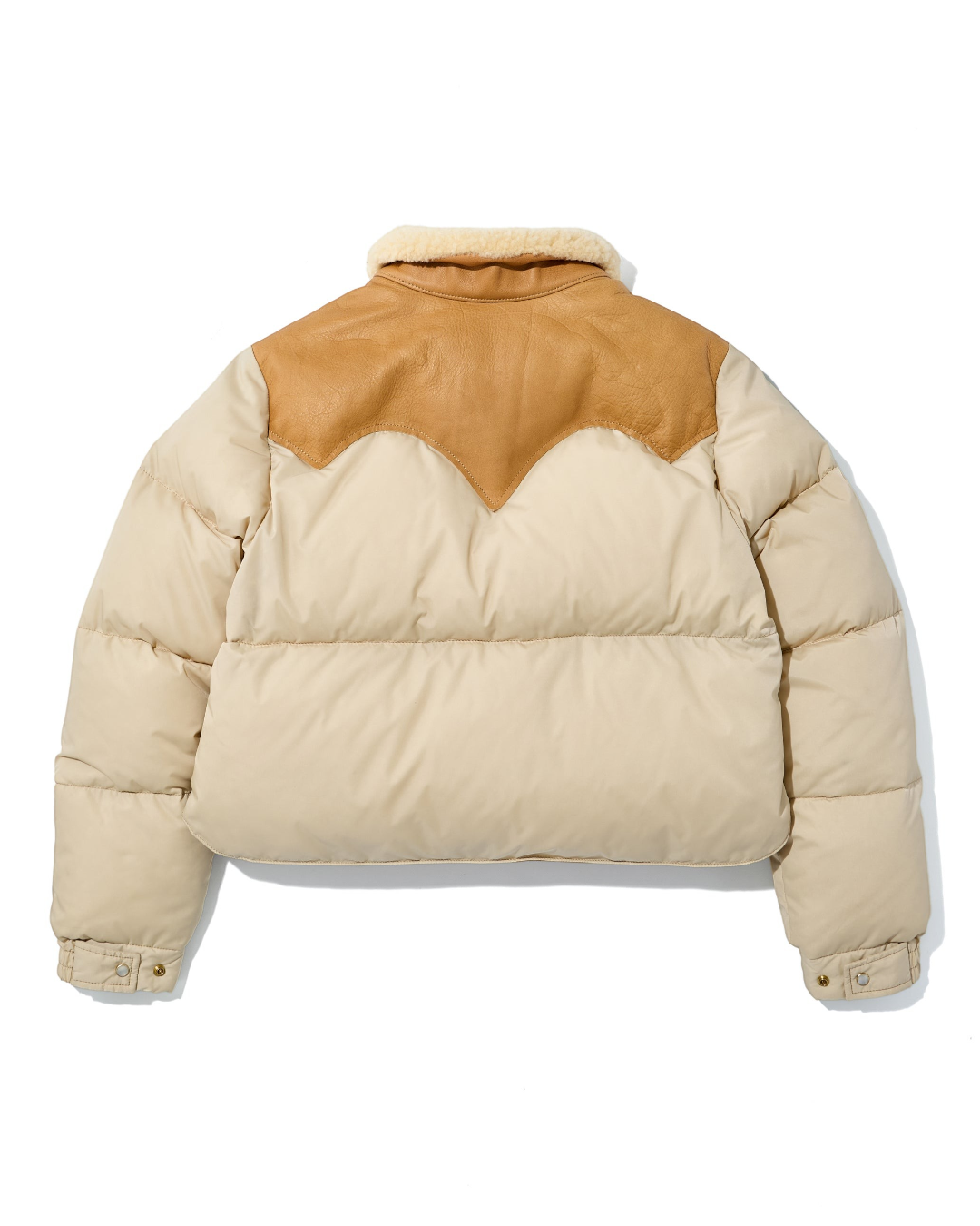 Doudoune courte beige Merci Paris avec empiècement en cuir marron et col en peau lainée, vue arrière