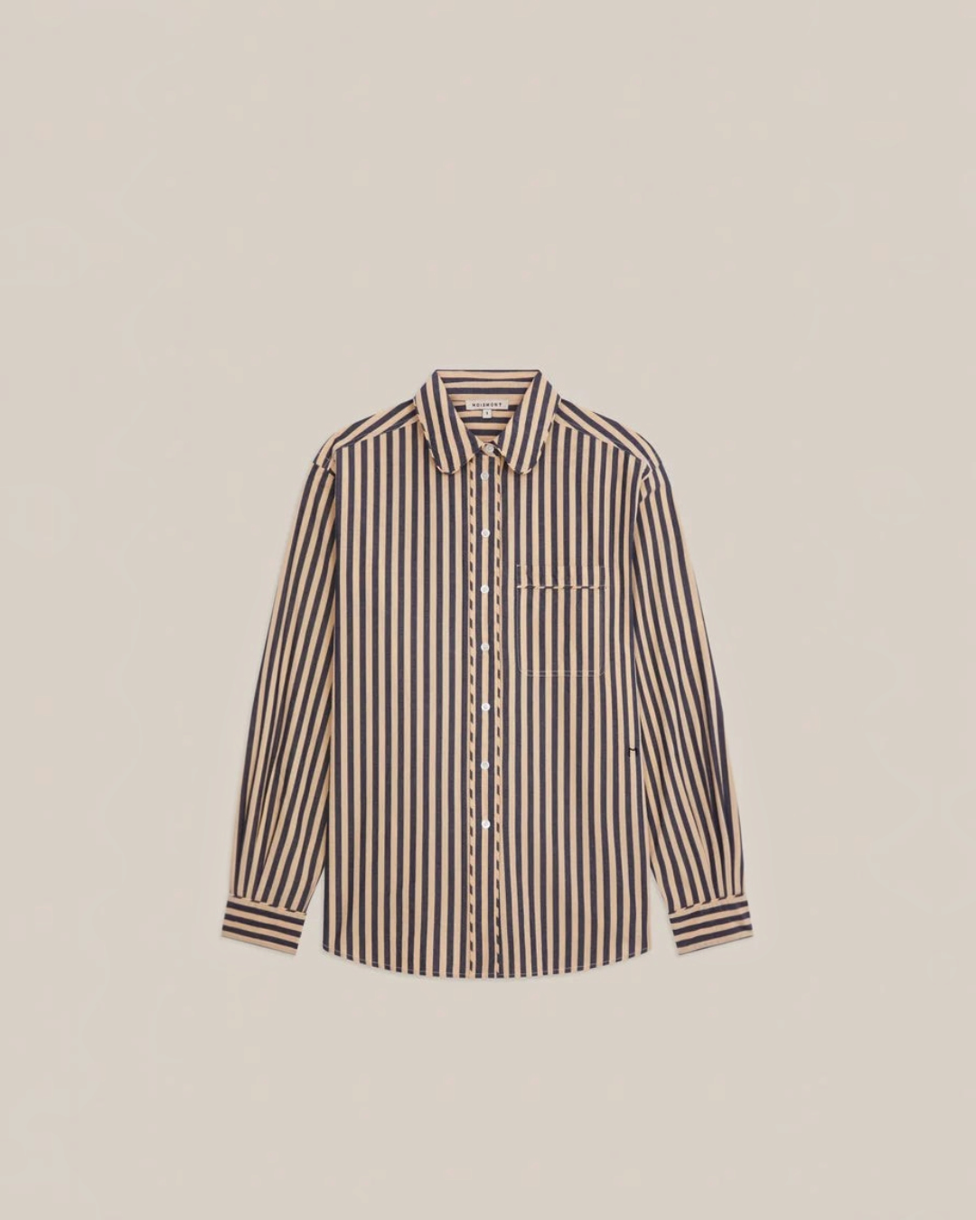 Chemise Henriette Moismont en coton rayé bleu et beige avec col rond et poche poitrine, vendue par Merci Paris
