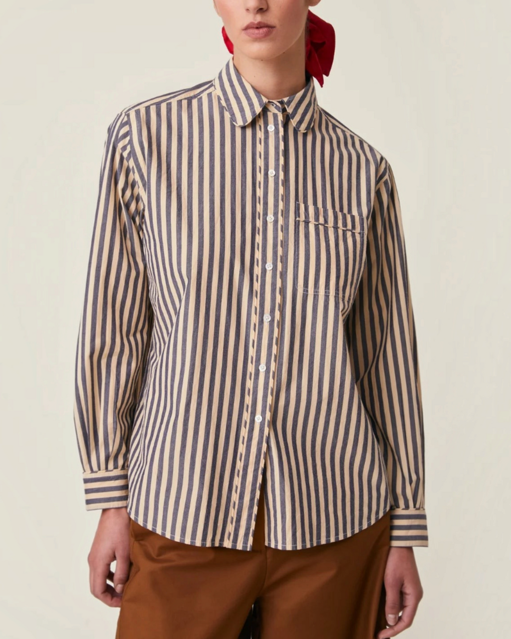 Chemise Henriette Merci Paris en coton rayé bleu Gypsy Magic avec col rond et poche poitrine boutonnée