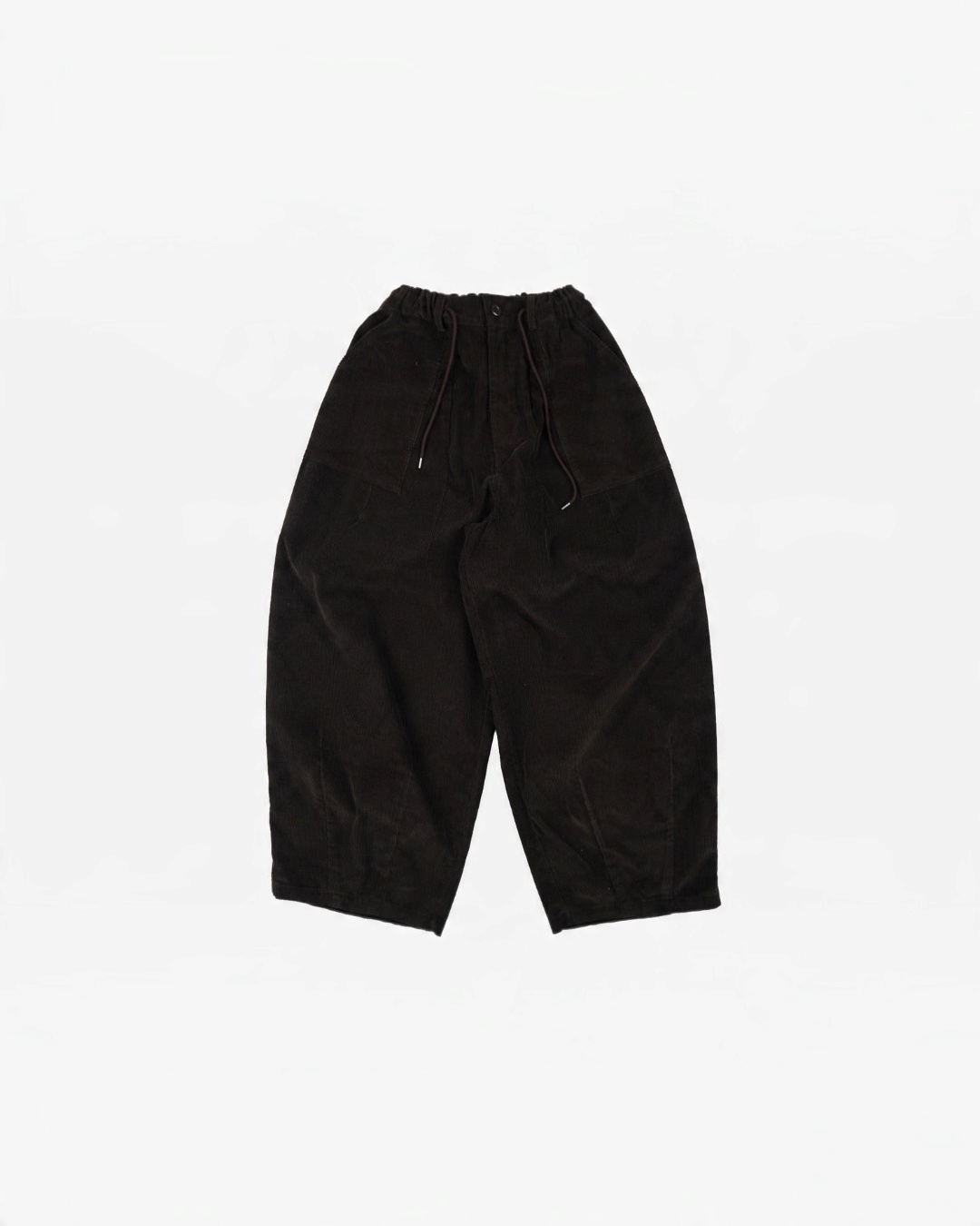Pantalon ballon Frizmworks en velours côtelé marron avec taille élastiquée et coupe ample, disponible chez Merci Paris