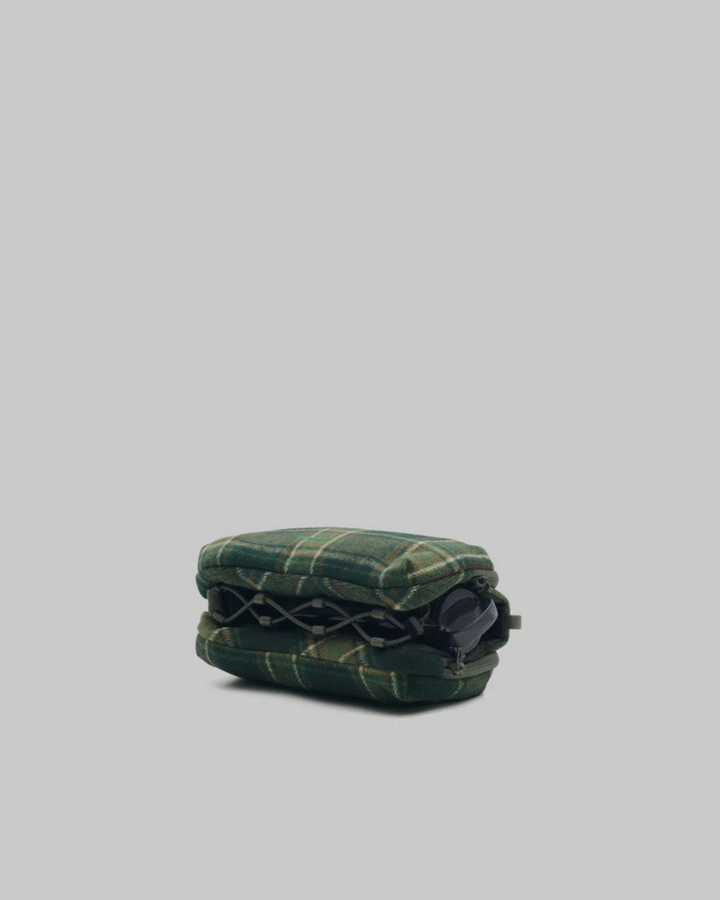 Sac bandoulière Merci Paris Topologie Bottle Sacoche Medium en tissu vert à carreaux avec système de maintien élastique