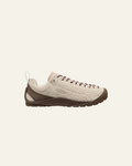 Baskets Merci Paris Keen Jasper en cuir suédé beige et rose avec semelle en caoutchouc marron, vue latérale