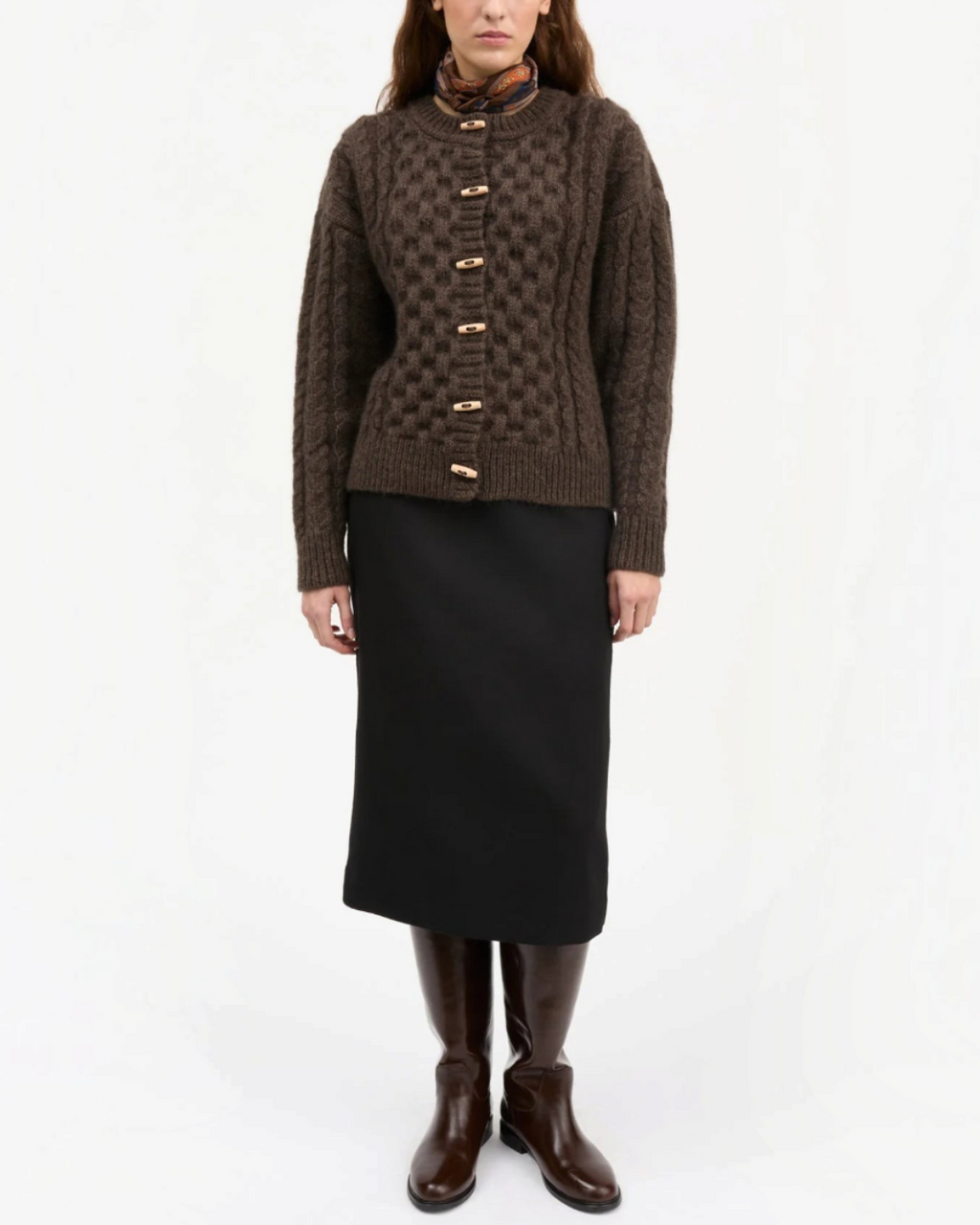 Model wearing the dark brown Lennox cable wool cardigan from Merci Paris with wooden buttons