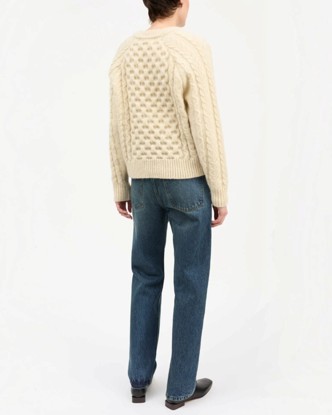 White Lennox sweater in knitted wool twisted Merci Paris worn from behind with jeans bleu