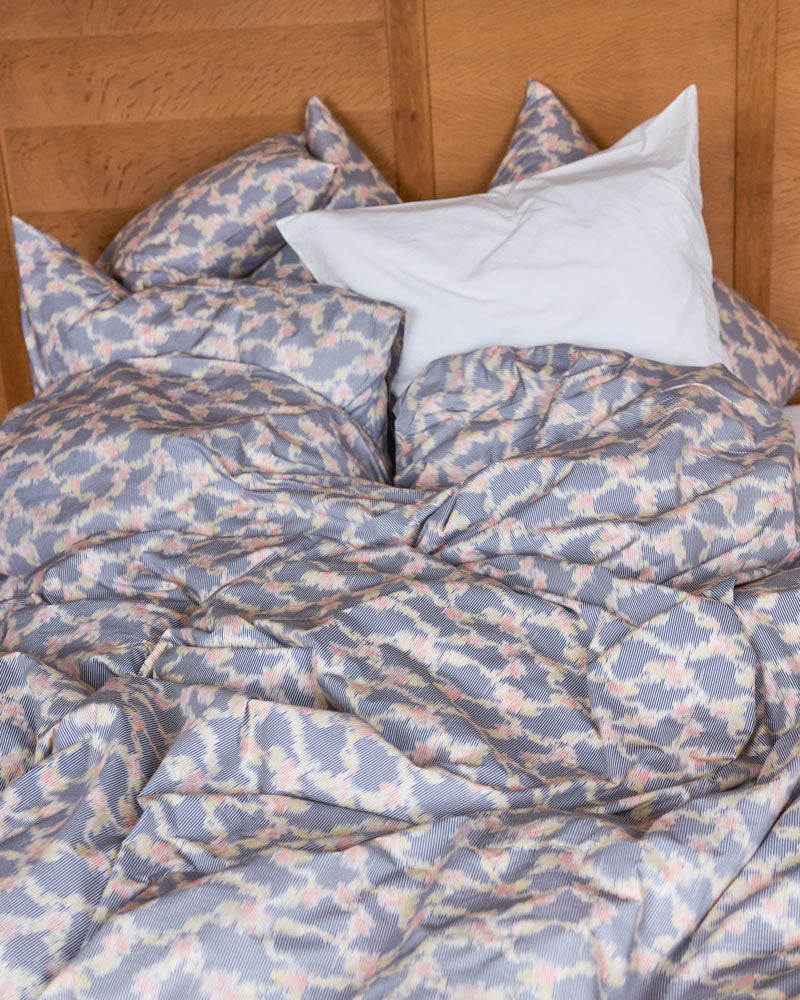 Merci - Parure en percale de coton - Tataki Cerisier — détail et mise en scène