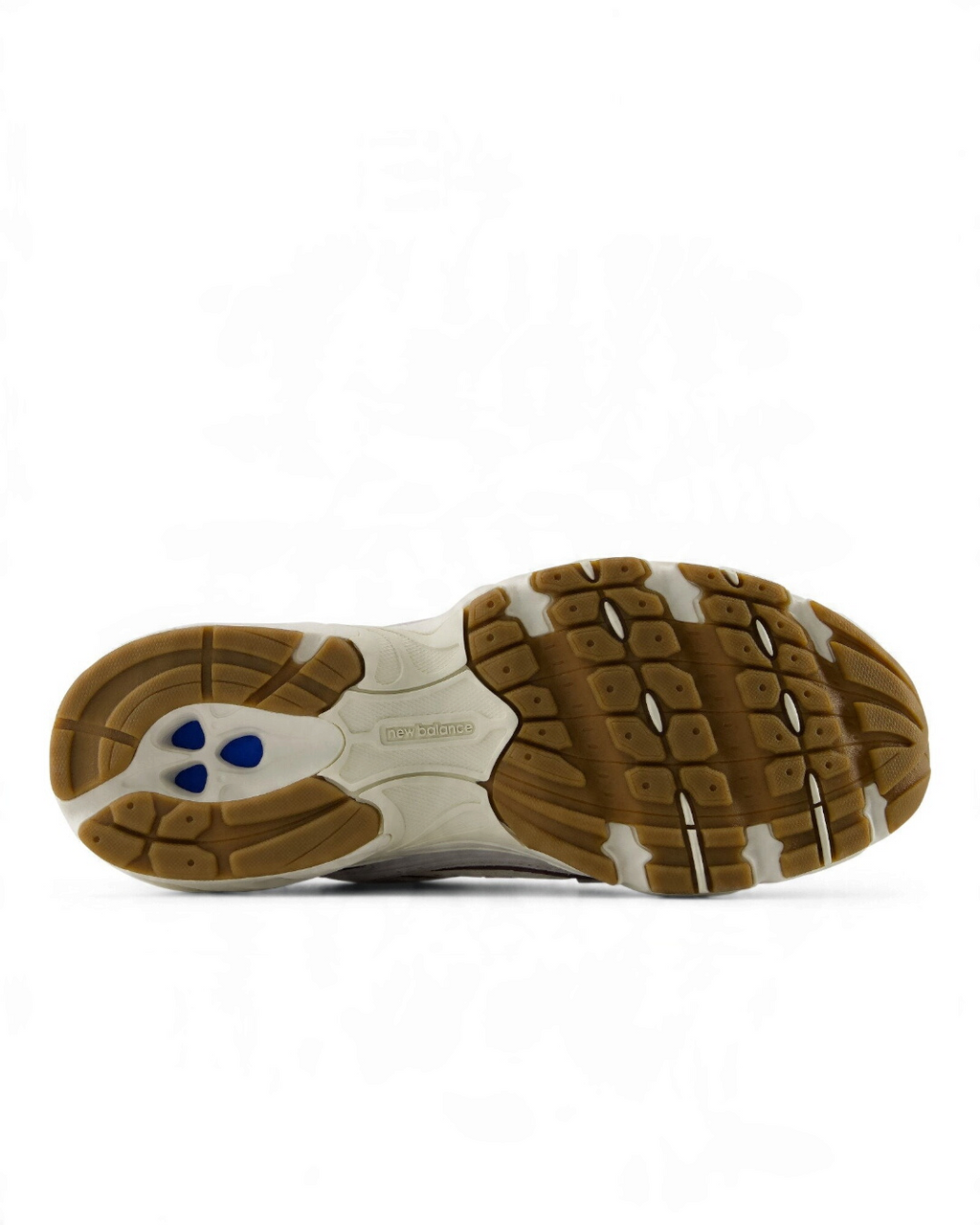 Semelle extérieure en gomme marron avec détails bleus des baskets New Balance 530 Gris Matter chez Merci Paris