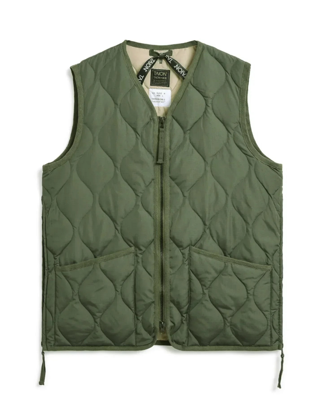 Gilet matelassé Merci Paris Taion vert olive avec col en V, fermeture zippée et motif onion quilt militaire