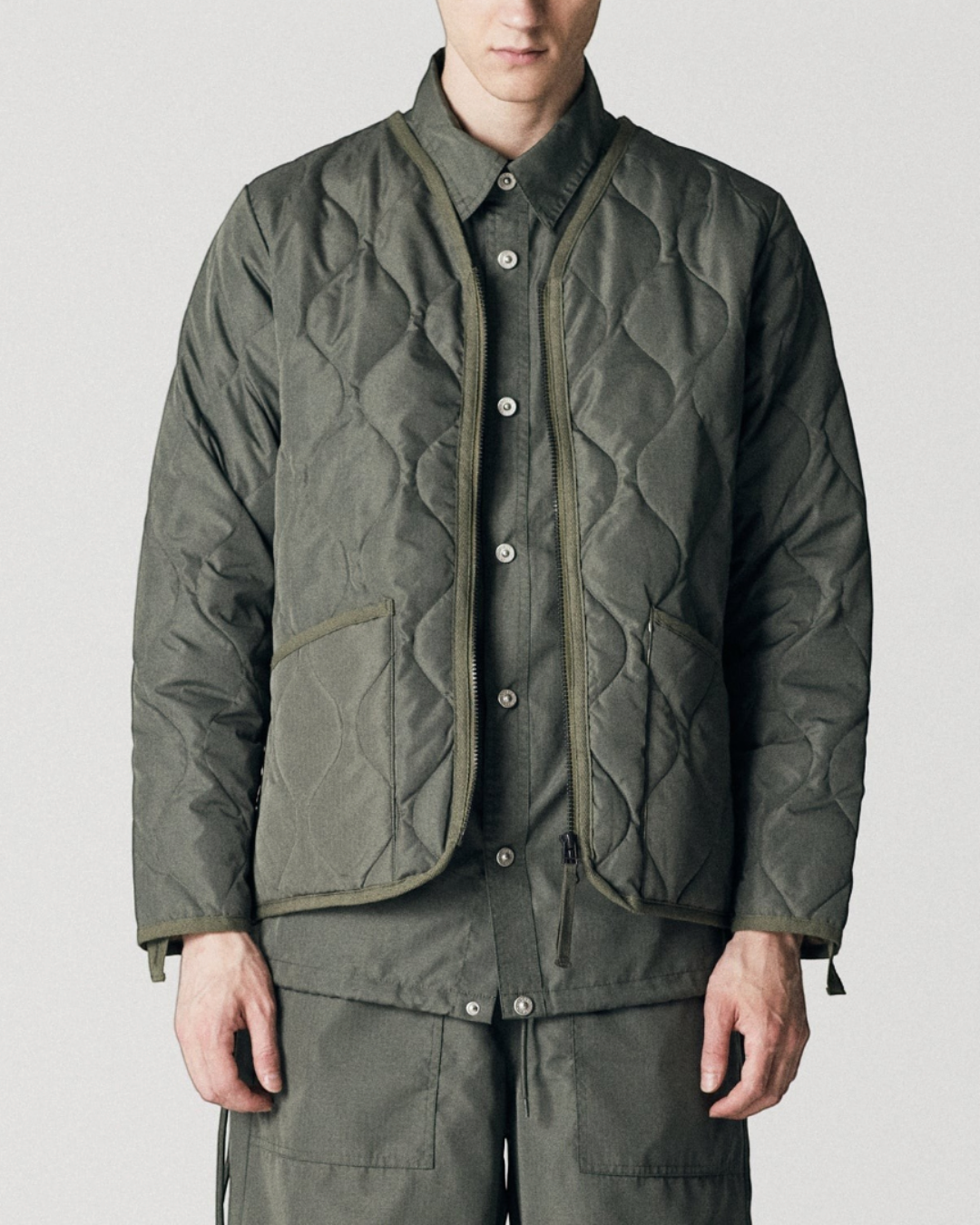 Taion - Veste Military Zip V-Neck matelassée - Olive