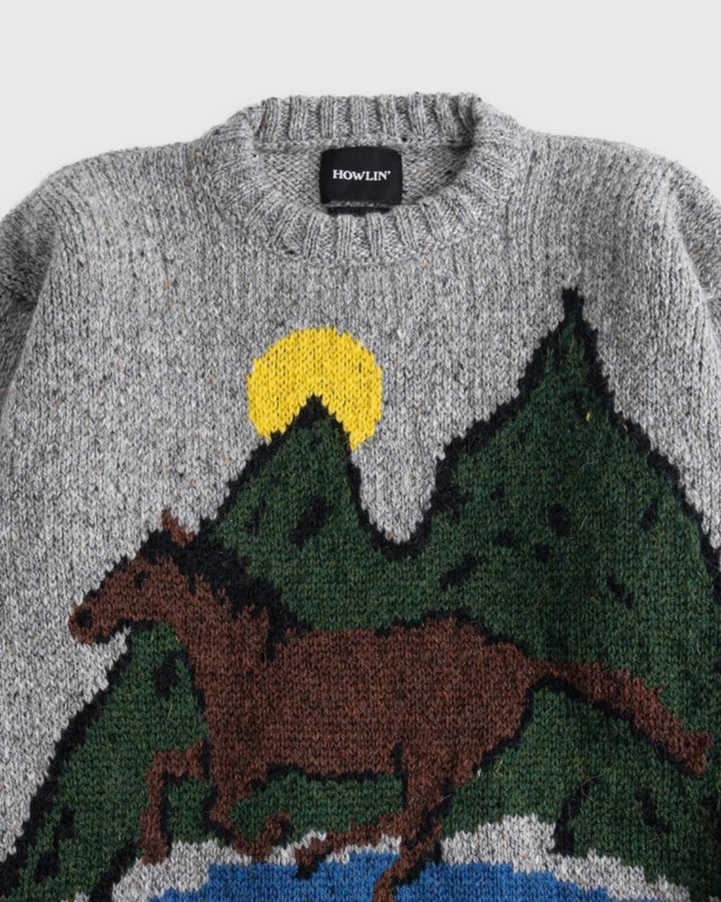 Pull Merci Paris Howlin' Wild Horse gris en laine et mohair avec motif cheval, montagnes et soleil