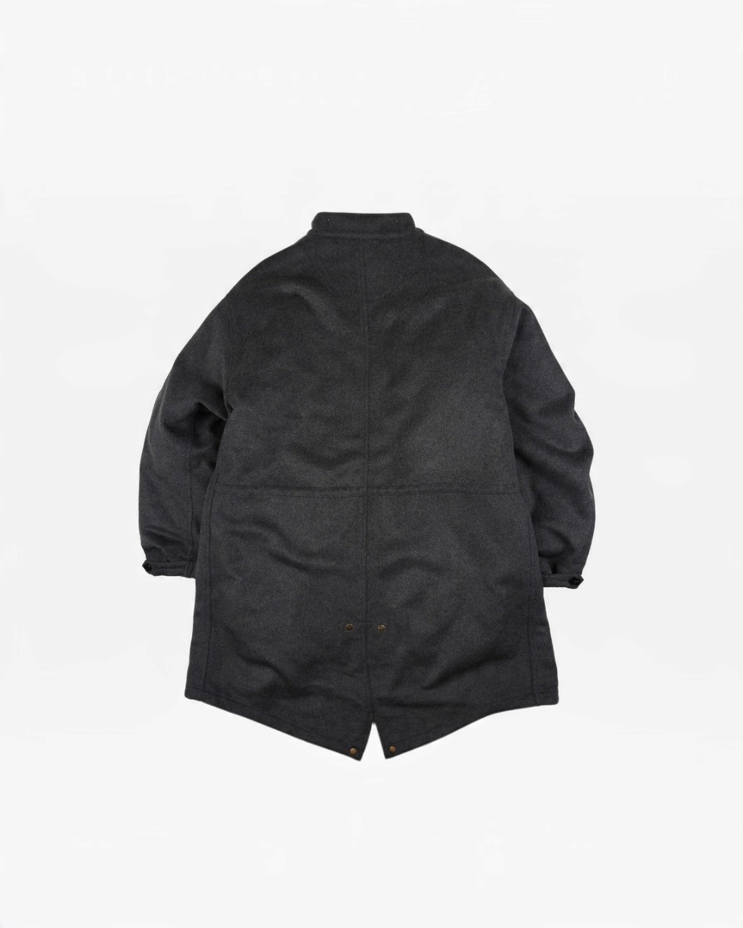 Vue arrière de la parka Merci Paris Frizmworks Vincent en laine mélangée gris charbon avec coupe fishtail oversize